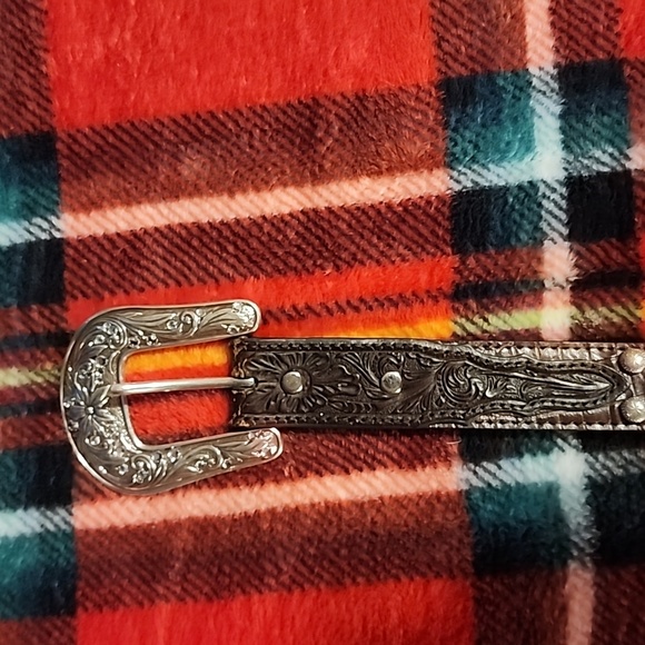 Girls size 24 shyanne studded belt! - Picture 3 of 4